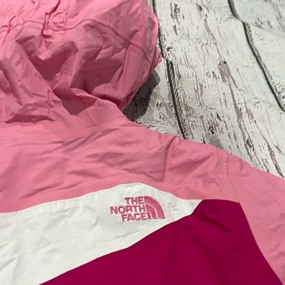 Girls The North Face Pink HyVent Hooded Zip Up Jacket - Picture 4 of 8
